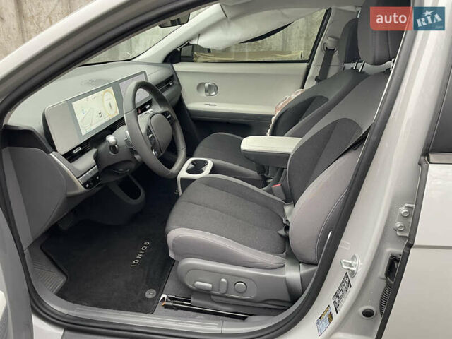 Серый Хендай Ioniq 5, объемом двигателя 0 л и пробегом 30 тыс. км за 17999 $, фото 14 на Automoto.ua