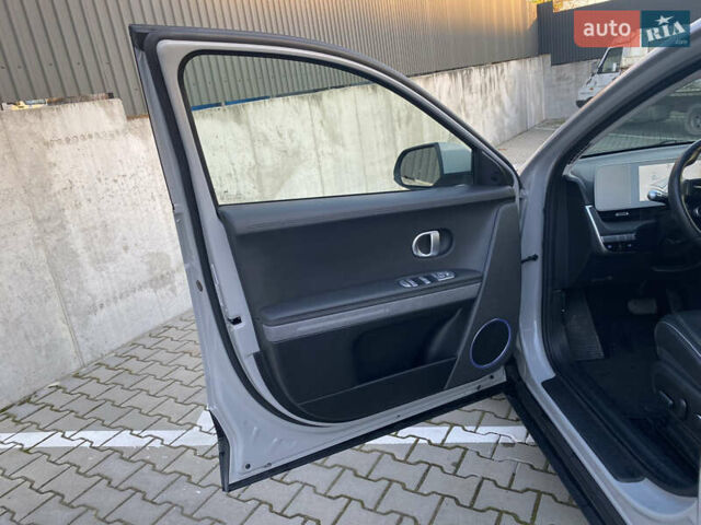 Серый Хендай Ioniq 5, объемом двигателя 0 л и пробегом 18 тыс. км за 28900 $, фото 26 на Automoto.ua