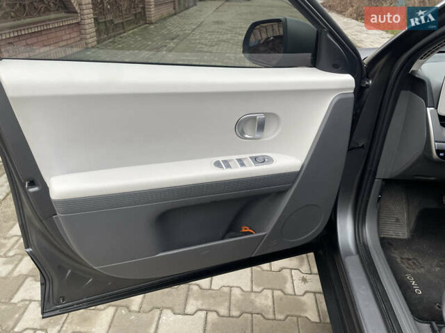 Серый Хендай Ioniq 5, объемом двигателя 0 л и пробегом 20 тыс. км за 24800 $, фото 12 на Automoto.ua