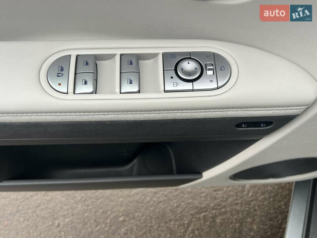 Сірий Хендай Ioniq 5, об'ємом двигуна 0 л та пробігом 128 тис. км за 25700 $, фото 31 на Automoto.ua