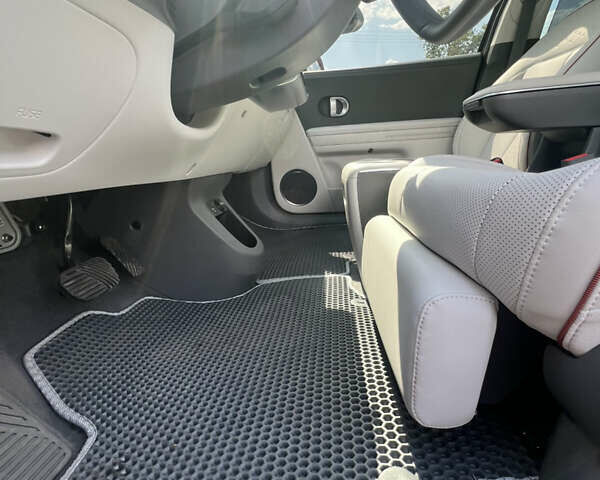 Сірий Хендай Ioniq 5, об'ємом двигуна 0 л та пробігом 13 тис. км за 33500 $, фото 41 на Automoto.ua
