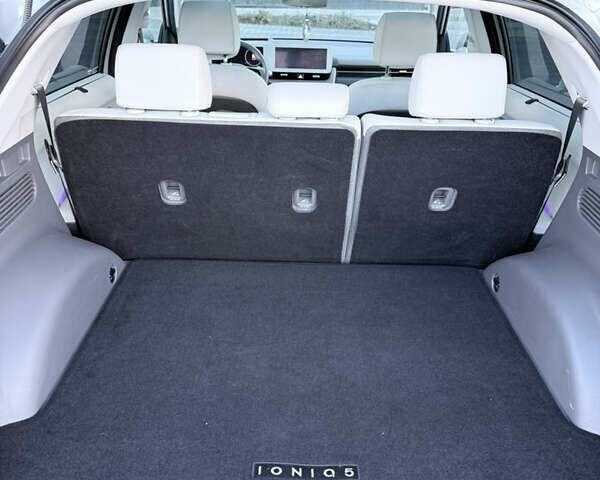Серый Хендай Ioniq 5, объемом двигателя 0 л и пробегом 27 тыс. км за 30500 $, фото 37 на Automoto.ua