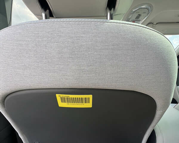 Сірий Хендай Ioniq 5, об'ємом двигуна 0 л та пробігом 13 тис. км за 33500 $, фото 30 на Automoto.ua