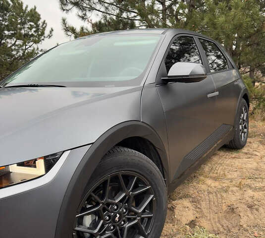 Серый Хендай Ioniq 5, объемом двигателя 0 л и пробегом 24 тыс. км за 24800 $, фото 3 на Automoto.ua