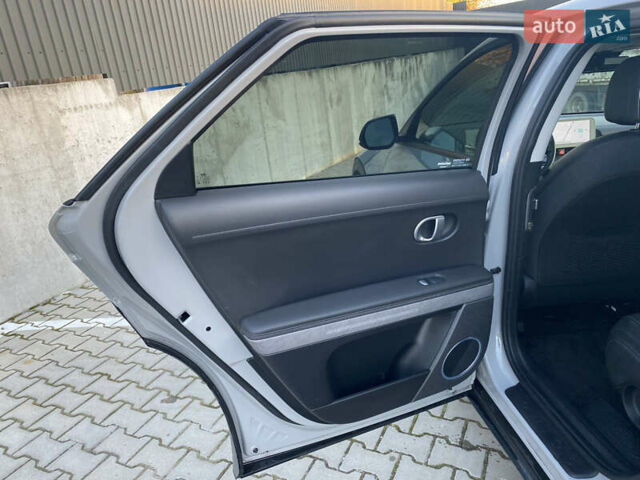 Серый Хендай Ioniq 5, объемом двигателя 0 л и пробегом 18 тыс. км за 28900 $, фото 20 на Automoto.ua