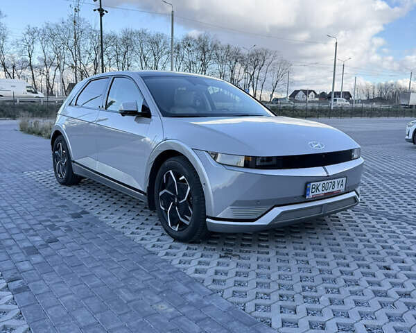 Серый Хендай Ioniq 5, объемом двигателя 0 л и пробегом 27 тыс. км за 30500 $, фото 2 на Automoto.ua