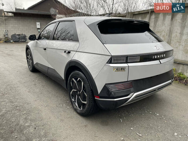 Серый Хендай Ioniq 5, объемом двигателя 0 л и пробегом 30 тыс. км за 17999 $, фото 5 на Automoto.ua