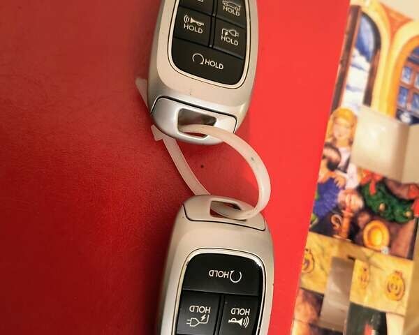 Сірий Хендай Ioniq 5, об'ємом двигуна 0 л та пробігом 3 тис. км за 27980 $, фото 17 на Automoto.ua