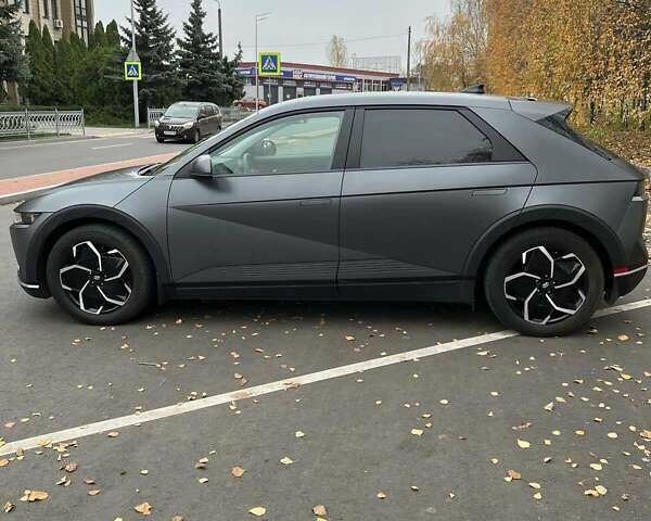 Серый Хендай Ioniq 5, объемом двигателя 0 л и пробегом 34 тыс. км за 27300 $, фото 7 на Automoto.ua