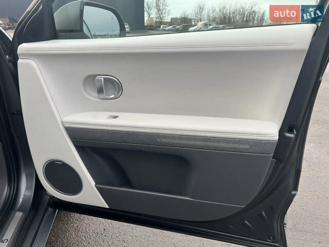 Сірий Хендай Ioniq 5, об'ємом двигуна 0 л та пробігом 128 тис. км за 25700 $, фото 59 на Automoto.ua