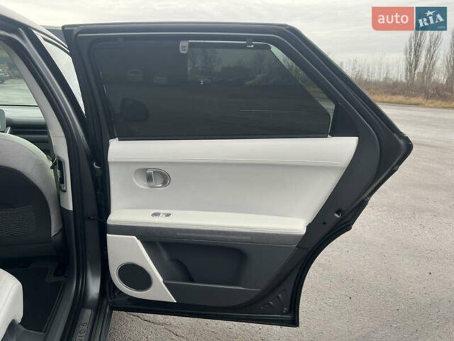 Сірий Хендай Ioniq 5, об'ємом двигуна 0 л та пробігом 128 тис. км за 25700 $, фото 50 на Automoto.ua