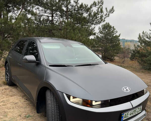 Серый Хендай Ioniq 5, объемом двигателя 0 л и пробегом 24 тыс. км за 24800 $, фото 4 на Automoto.ua