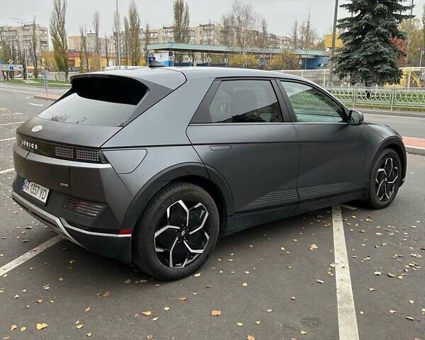 Серый Хендай Ioniq 5, объемом двигателя 0 л и пробегом 34 тыс. км за 27300 $, фото 4 на Automoto.ua