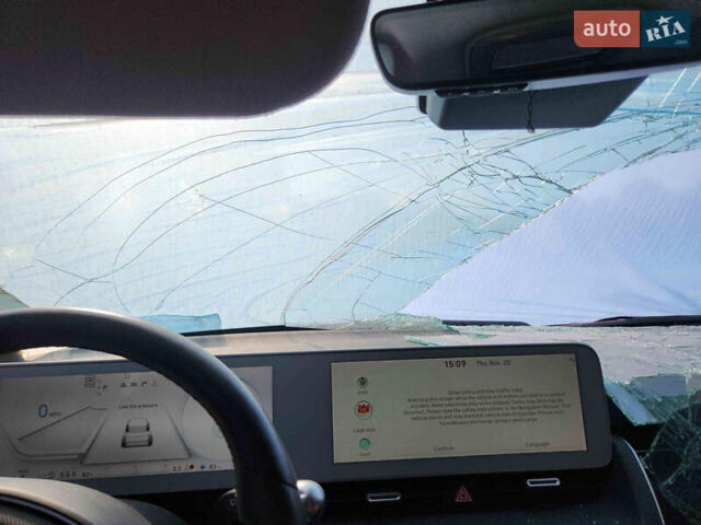 Серый Хендай Ioniq 5, объемом двигателя 0 л и пробегом 96 тыс. км за 17000 $, фото 5 на Automoto.ua