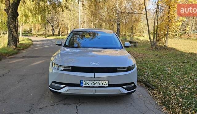 Серый Хендай Ioniq 5, объемом двигателя 0 л и пробегом 32 тыс. км за 24500 $, фото 5 на Automoto.ua