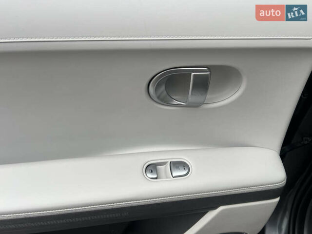 Сірий Хендай Ioniq 5, об'ємом двигуна 0 л та пробігом 128 тис. км за 25700 $, фото 40 на Automoto.ua