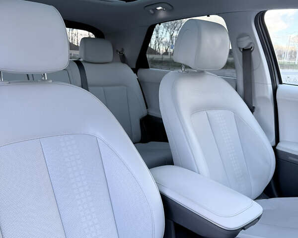 Серый Хендай Ioniq 5, объемом двигателя 0 л и пробегом 27 тыс. км за 30500 $, фото 9 на Automoto.ua