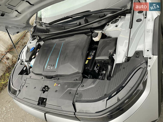 Серый Хендай Ioniq 5, объемом двигателя 0 л и пробегом 30 тыс. км за 17999 $, фото 24 на Automoto.ua