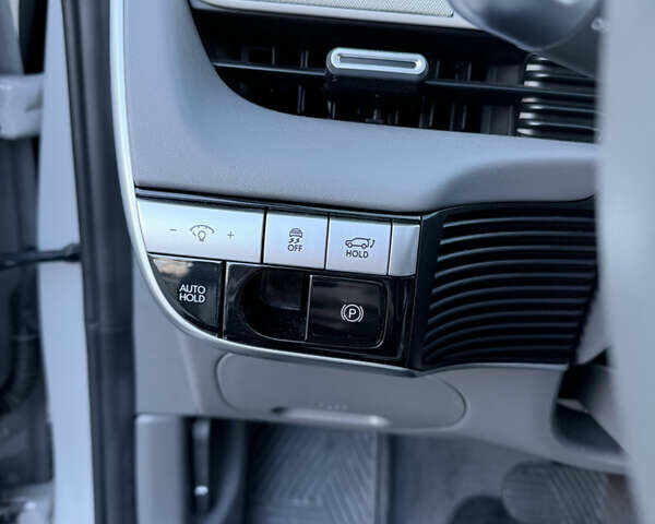 Серый Хендай Ioniq 5, объемом двигателя 0 л и пробегом 27 тыс. км за 30500 $, фото 16 на Automoto.ua