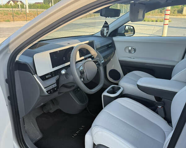 Серый Хендай Ioniq 5, объемом двигателя 0 л и пробегом 21 тыс. км за 32300 $, фото 13 на Automoto.ua