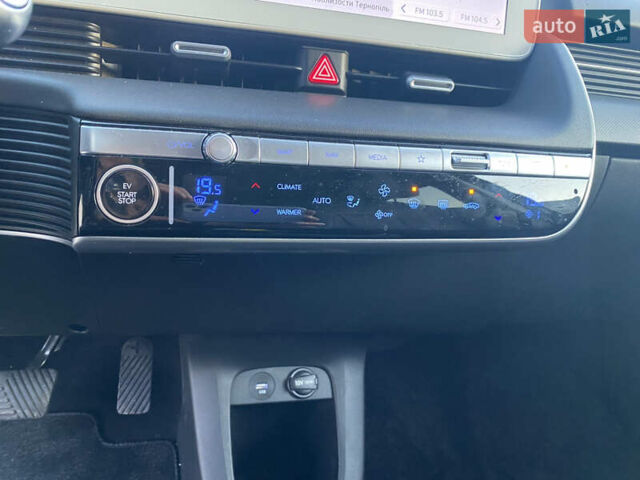 Серый Хендай Ioniq 5, объемом двигателя 0 л и пробегом 18 тыс. км за 28900 $, фото 24 на Automoto.ua