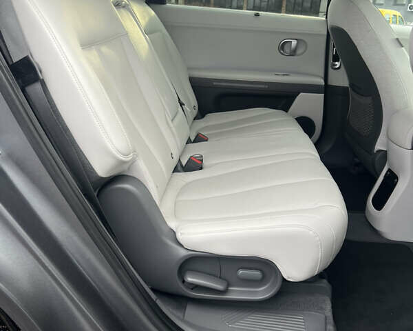 Сірий Хендай Ioniq 5, об'ємом двигуна 0 л та пробігом 128 тис. км за 25700 $, фото 47 на Automoto.ua