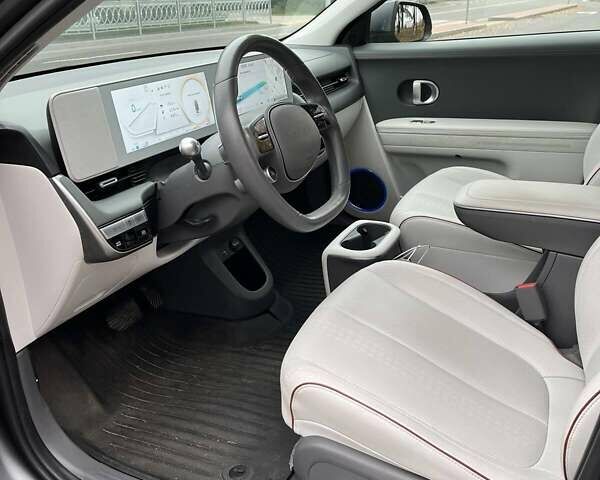 Серый Хендай Ioniq 5, объемом двигателя 0 л и пробегом 34 тыс. км за 27300 $, фото 11 на Automoto.ua