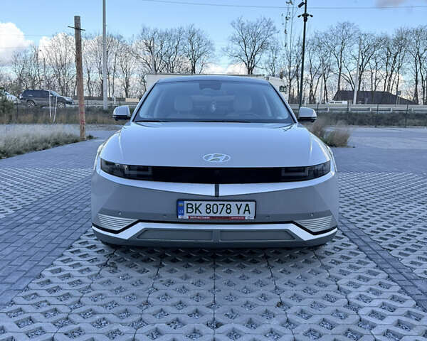 Серый Хендай Ioniq 5, объемом двигателя 0 л и пробегом 27 тыс. км за 30500 $, фото 1 на Automoto.ua