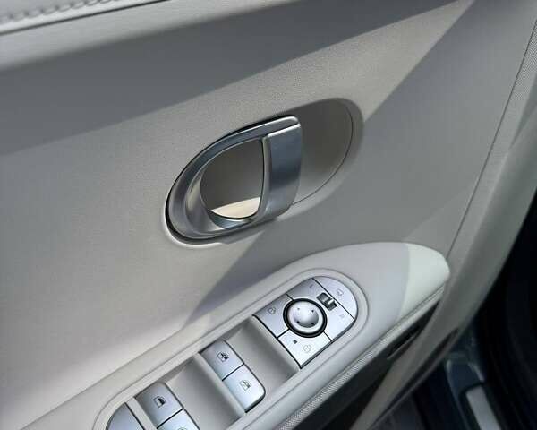 Серый Хендай Ioniq 5, объемом двигателя 0 л и пробегом 38 тыс. км за 35000 $, фото 14 на Automoto.ua