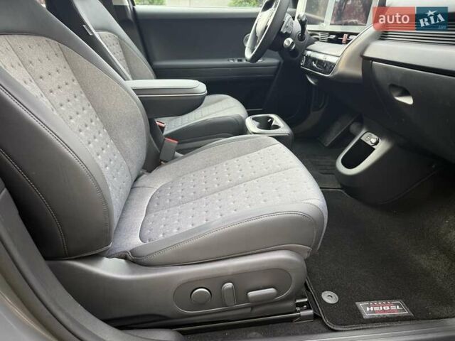 Серый Хендай Ioniq 5, объемом двигателя 0 л и пробегом 1 тыс. км за 42480 $, фото 7 на Automoto.ua