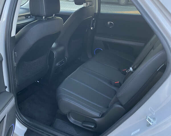 Серый Хендай Ioniq 5, объемом двигателя 0 л и пробегом 18 тыс. км за 28300 $, фото 19 на Automoto.ua