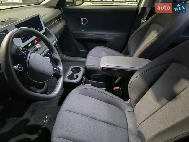 Сірий Хендай Ioniq 5, об'ємом двигуна 0 л та пробігом 3 тис. км за 27980 $, фото 14 на Automoto.ua