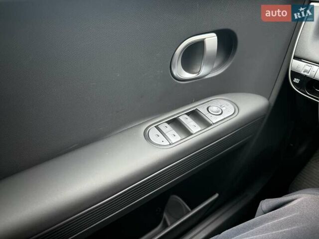 Серый Хендай Ioniq 5, объемом двигателя 0 л и пробегом 1 тыс. км за 42480 $, фото 13 на Automoto.ua