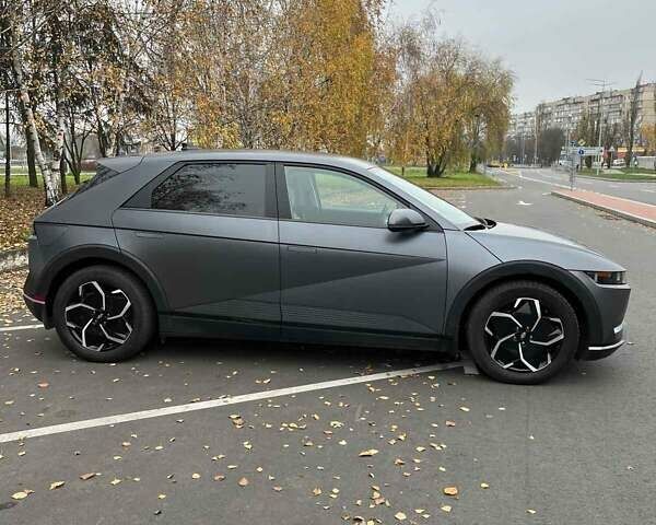 Серый Хендай Ioniq 5, объемом двигателя 0 л и пробегом 34 тыс. км за 27300 $, фото 6 на Automoto.ua