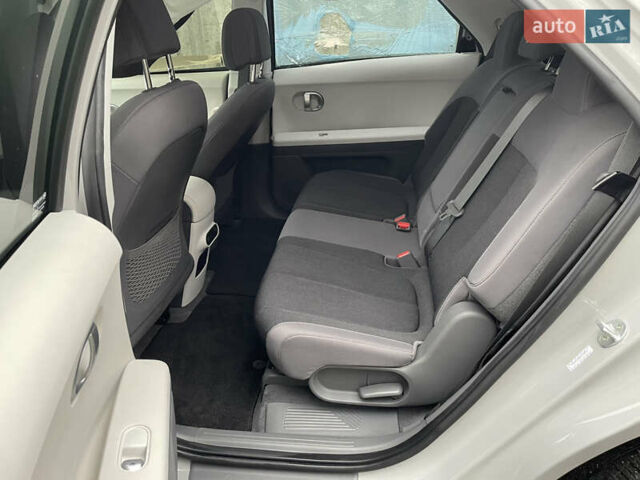 Серый Хендай Ioniq 5, объемом двигателя 0 л и пробегом 30 тыс. км за 17999 $, фото 19 на Automoto.ua