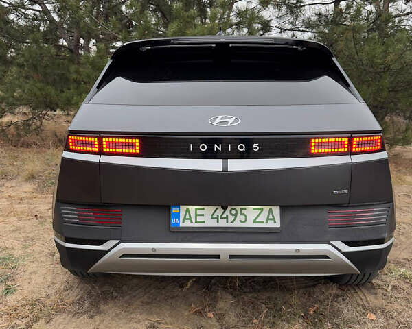 Серый Хендай Ioniq 5, объемом двигателя 0 л и пробегом 24 тыс. км за 24800 $, фото 1 на Automoto.ua