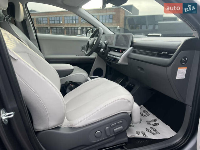 Сірий Хендай Ioniq 5, об'ємом двигуна 0 л та пробігом 128 тис. км за 25700 $, фото 51 на Automoto.ua