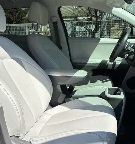 Серый Хендай Ioniq 5, объемом двигателя 0 л и пробегом 25 тыс. км за 25500 $, фото 12 на Automoto.ua