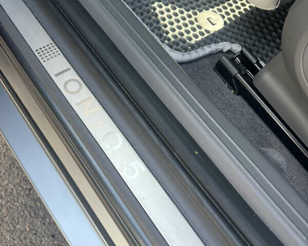 Сірий Хендай Ioniq 5, об'ємом двигуна 0 л та пробігом 13 тис. км за 33500 $, фото 48 на Automoto.ua