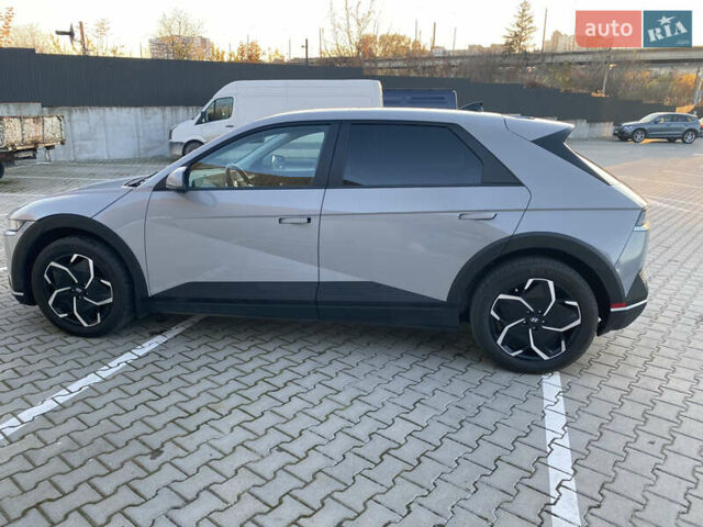 Серый Хендай Ioniq 5, объемом двигателя 0 л и пробегом 18 тыс. км за 28300 $, фото 2 на Automoto.ua