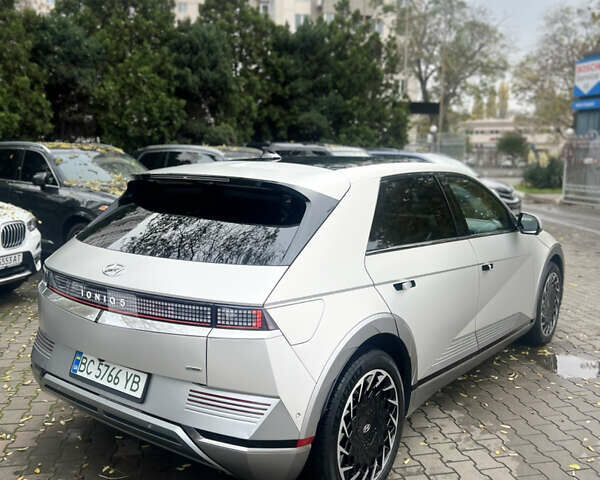 Серый Хендай Ioniq 5, объемом двигателя 0 л и пробегом 28 тыс. км за 31300 $, фото 2 на Automoto.ua