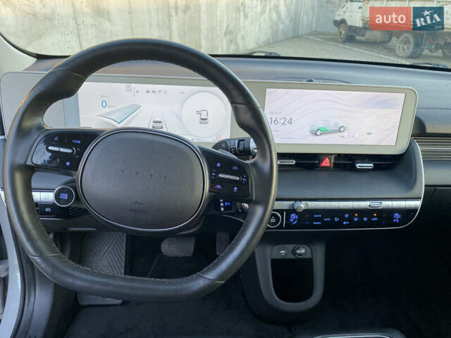 Серый Хендай Ioniq 5, объемом двигателя 0 л и пробегом 18 тыс. км за 28300 $, фото 12 на Automoto.ua