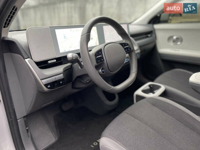 Серый Хендай Ioniq 5, объемом двигателя 0 л и пробегом 30 тыс. км за 17999 $, фото 16 на Automoto.ua