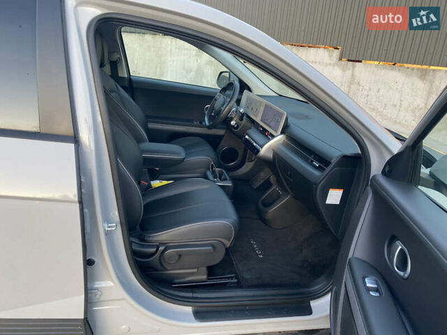 Серый Хендай Ioniq 5, объемом двигателя 0 л и пробегом 18 тыс. км за 28900 $, фото 19 на Automoto.ua