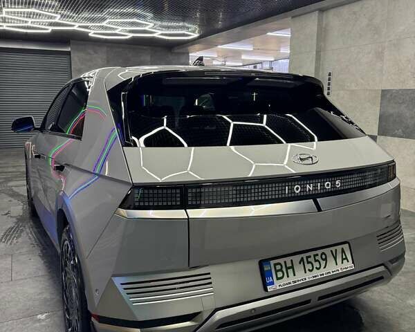 Серый Хендай Ioniq 5, объемом двигателя 0 л и пробегом 14 тыс. км за 35000 $, фото 5 на Automoto.ua