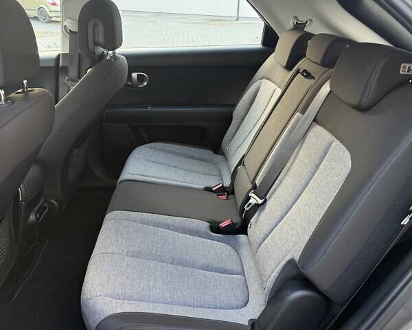 Серый Хендай Ioniq 5, объемом двигателя 0 л и пробегом 26 тыс. км за 25300 $, фото 6 на Automoto.ua