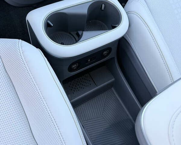 Серый Хендай Ioniq 5, объемом двигателя 0 л и пробегом 27 тыс. км за 30500 $, фото 17 на Automoto.ua