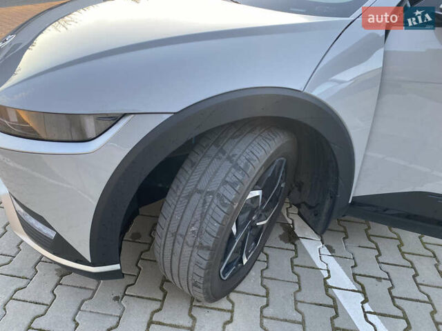Серый Хендай Ioniq 5, объемом двигателя 0 л и пробегом 18 тыс. км за 28300 $, фото 8 на Automoto.ua