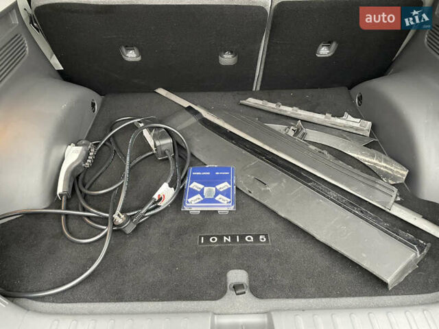 Серый Хендай Ioniq 5, объемом двигателя 0 л и пробегом 30 тыс. км за 17999 $, фото 27 на Automoto.ua