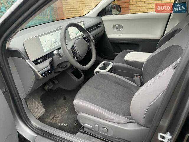 Серый Хендай Ioniq 5, объемом двигателя 0 л и пробегом 20 тыс. км за 24800 $, фото 11 на Automoto.ua